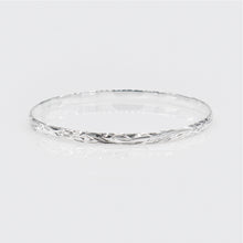 Load image into Gallery viewer, 92.5 Sterling Silver  Isla 4mm Plumeria & Scroll With Plain Edge Bangle